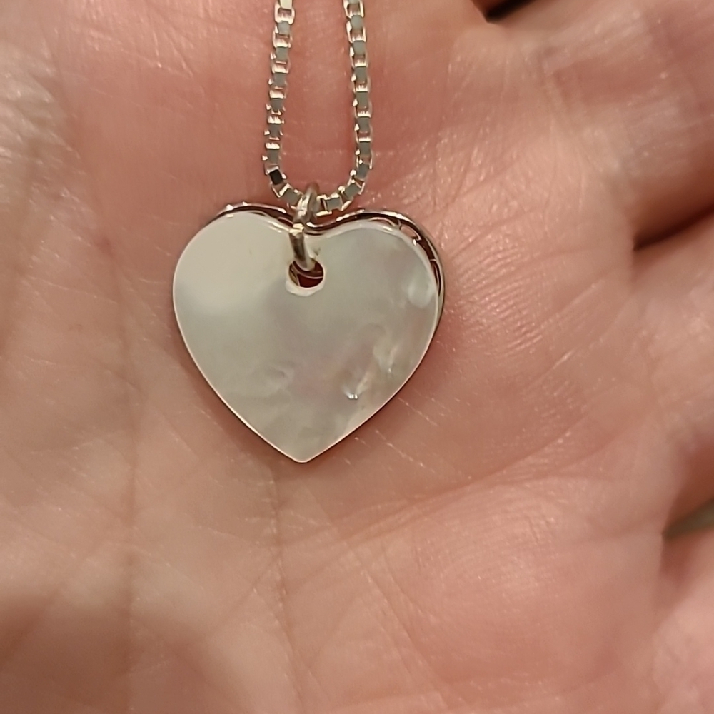 Filigree heart over mother of pearl heart sterling silver necklace - Picture 4 of 8